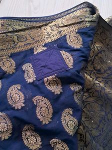 Elegant Paisley Pattern Navy Saree With blouse