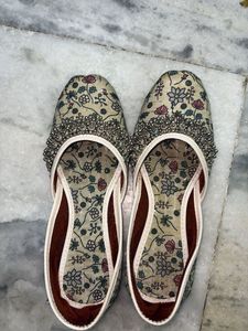 Embroidered ghunghroo Juttis Flats