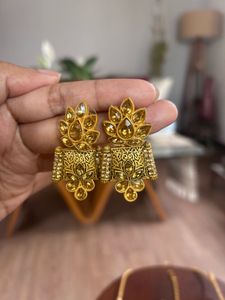 Elegant Gold Necklace &amp; Earring Set