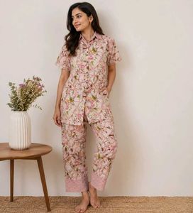 Ishnya Women's Pink Floral Pyjama Set