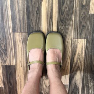 Chic Olive Mary Jane Flats