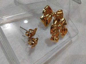 Pair of 2 Gold Bow Earrings