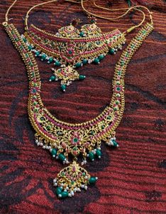 Elegant Gold Plated Kundan Necklace Set