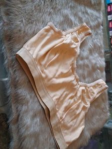 Comfortable Peach Lace Trim Briefs