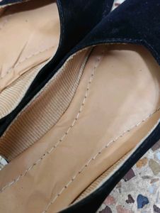 Chic Black Slingback Flats
