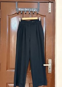 Chic Black Wide-Leg Trousers