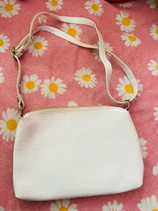 Chic White Croc Embossed Crossbody Bag