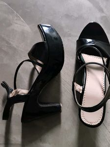 Chic Black Heeled Sandals