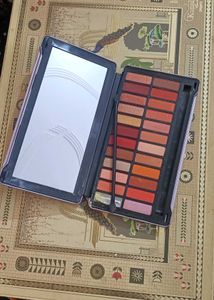 Swiss beauty and HR eyeshadow combo