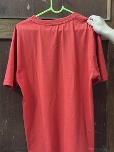 Red oversized T-shirt perfect for everyday use