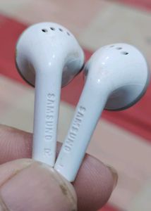 White Wired Earbuds