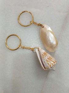 beautiful sea shells keychain set of 2