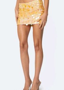 yellow sequin mini skirt 💛