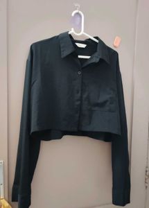 Chic Black Cropped Shirt