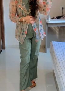 Floral Print Sheer jacketwith Olive Green Inner