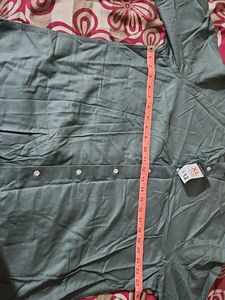Men's Classic Fit Button-Up Shirt