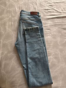 Vero Moda Light Wash Slim Fit Ripped Jeans