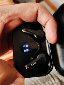 Truke Buds Q1: Touchscreen/Tap Control