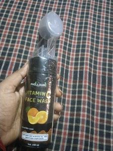 Phillauri Vitamin C Foaming Face Wash and scrub
