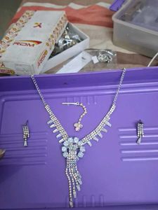 Stunning Rhinestone Necklace and Earring Set