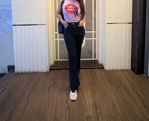 Women's Lilac Lips &amp; Lipstick Graphic Tank Top