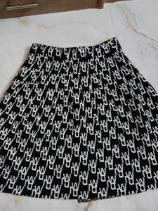 Chic Black &amp; White Logo Print Skirt