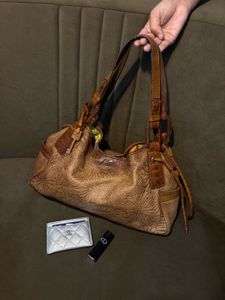 FOSSILS Stylish Embossed Leather Shoulder Bag