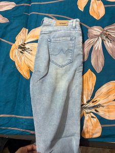 Light Wash High-Waisted Skinny Jeans