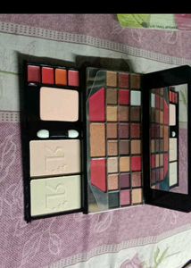 RL Beauty Versatile Makeup Palette with Eyeshadows