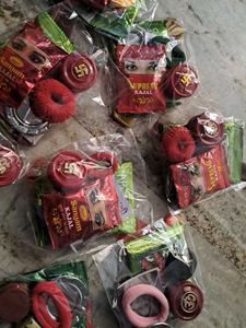 pavk of 9Assorted Hair Accessories &amp; Kajal