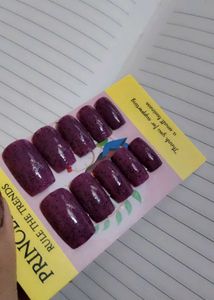 Press-On Nail Set (any one @99 + gift)