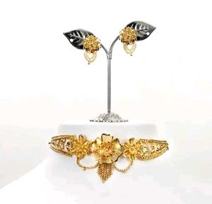 Elegant Gold Flower Necklace & Earring Set