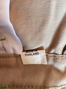 Cream Graphic oversize T-shirt and Khaki Shorts Se
