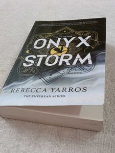 ONYX STORM REBECCA YARROS