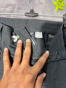 H&amp;M Stylish Black Cargo Pants