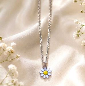 Daisy Flower Pendant Necklace📿✨🥰