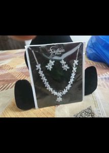 Elegant Floral Crystal Necklace & Earrings Set