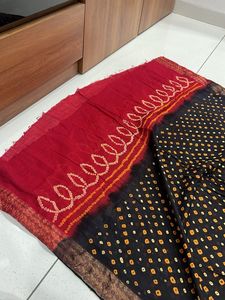 Black &amp; Red Bandhani dupatta 🧣