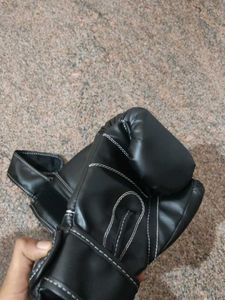 Cult Boxing Gloves Black 12 OZ