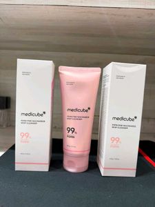 Medicube PDRN Pink Niacinamide Whip Cleanser