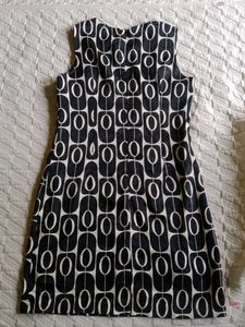 Chic Black &amp; White Geometric Print Dress