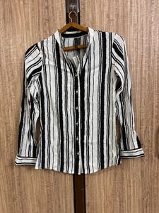 Striped Button-Down Shirt 🖤🤍(S)