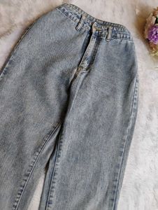 ❤️Waist 30 to 32 Light Wash Denim Jeans