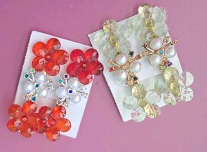 Set of 2 Floral Pearl Hair Clips
