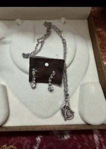 Elegant Silver pandant necklace and Earrings Set
