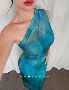 Elegant Turquoise One-Shoulder Maxi Dress