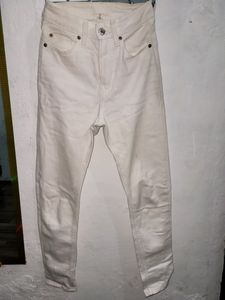 White High-Waisted Jeans