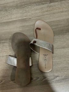 Footin Flip-Flops - Size 6