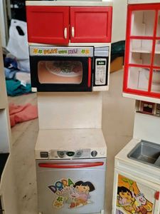 Dora the Explorer Toy Kitchen Set