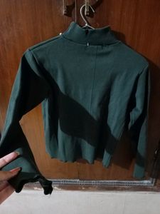 Crop Top With Pearl High Neck